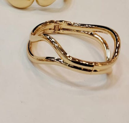 The NIRVAE Fluid Infinity Bracelet