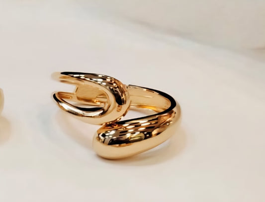 The NIRVAE Liquid Contour Cuff