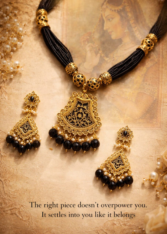 Royal Noir Antique Gold Necklace Set