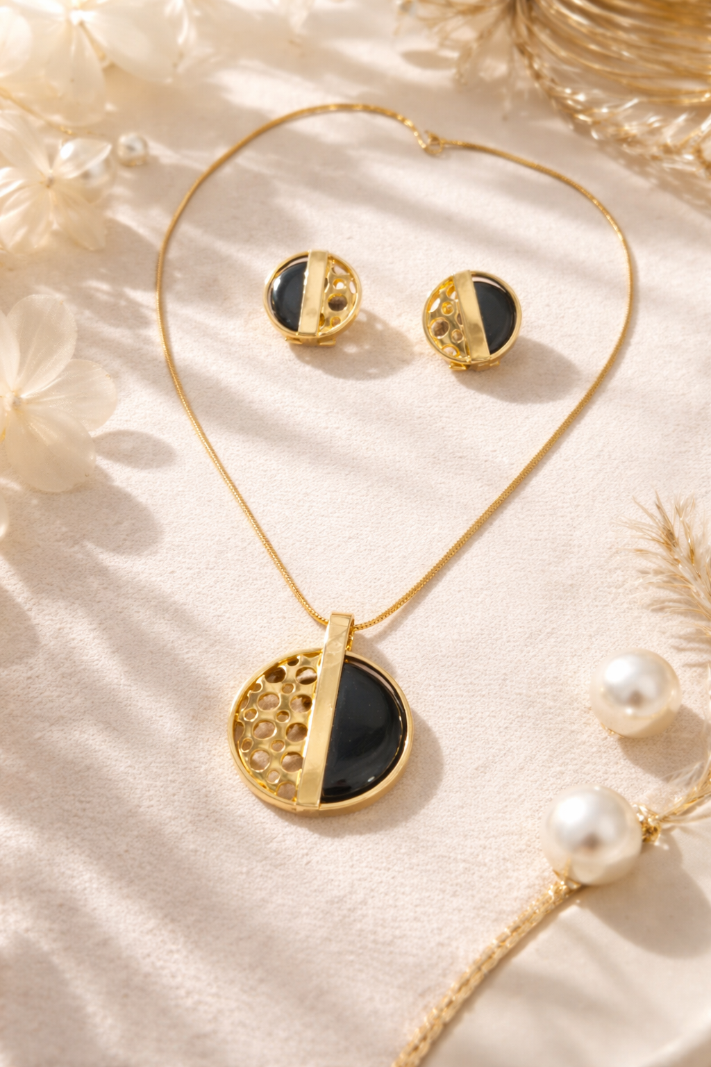 Eclipse Noir Pendant Set