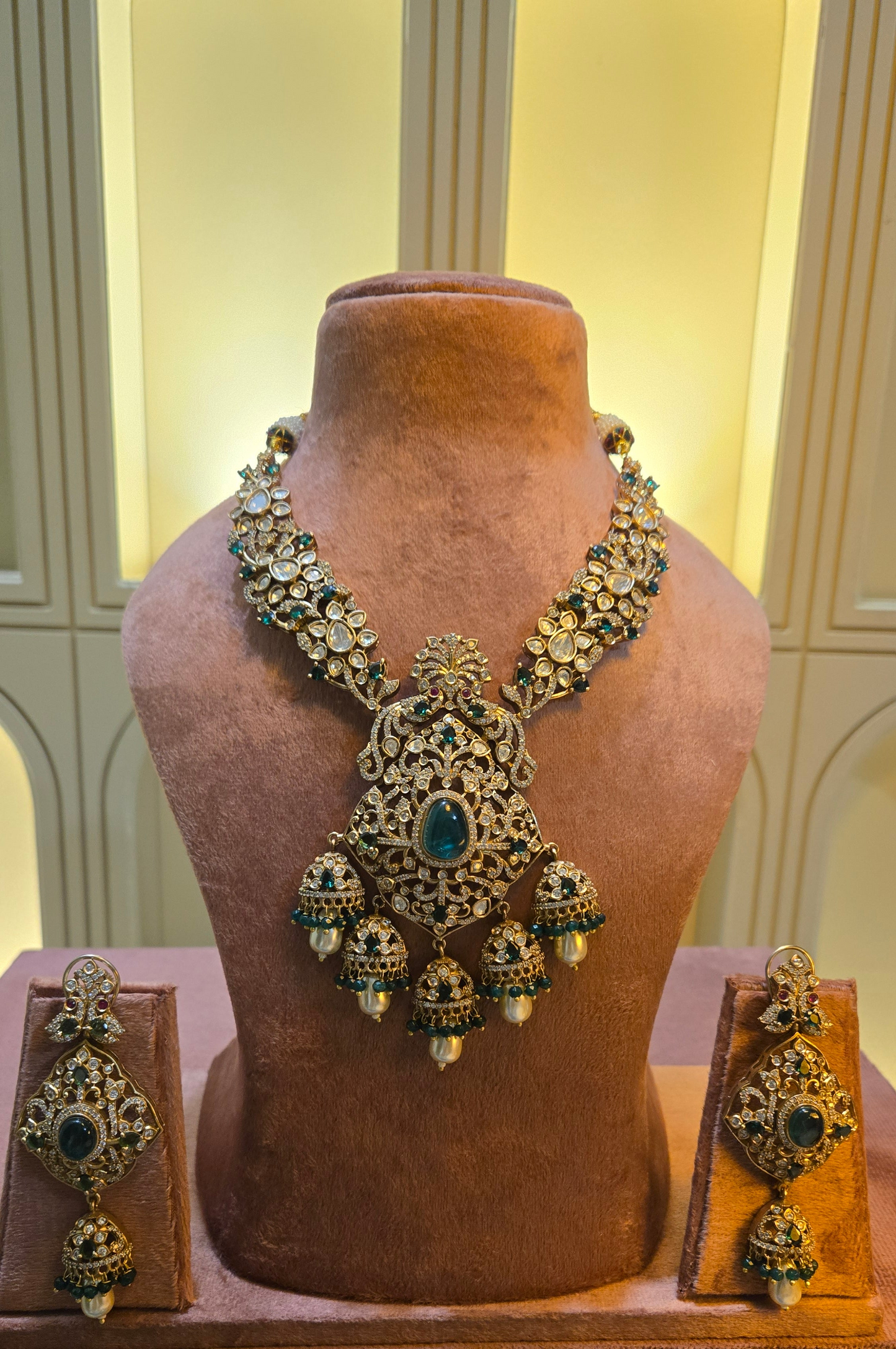 Emerald Jharokha Bridal Necklace Set