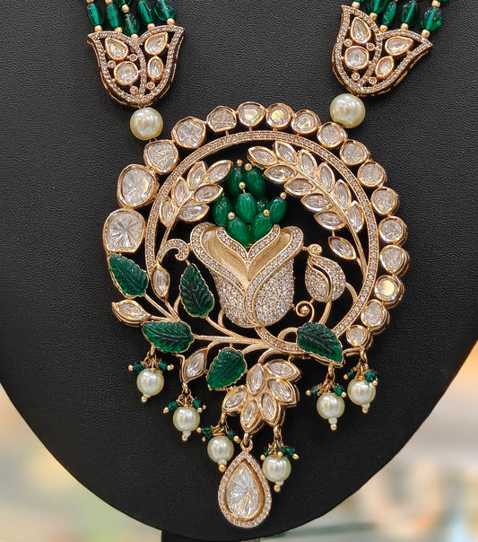 Emerald Pearl Heritage Medallion Necklace Set