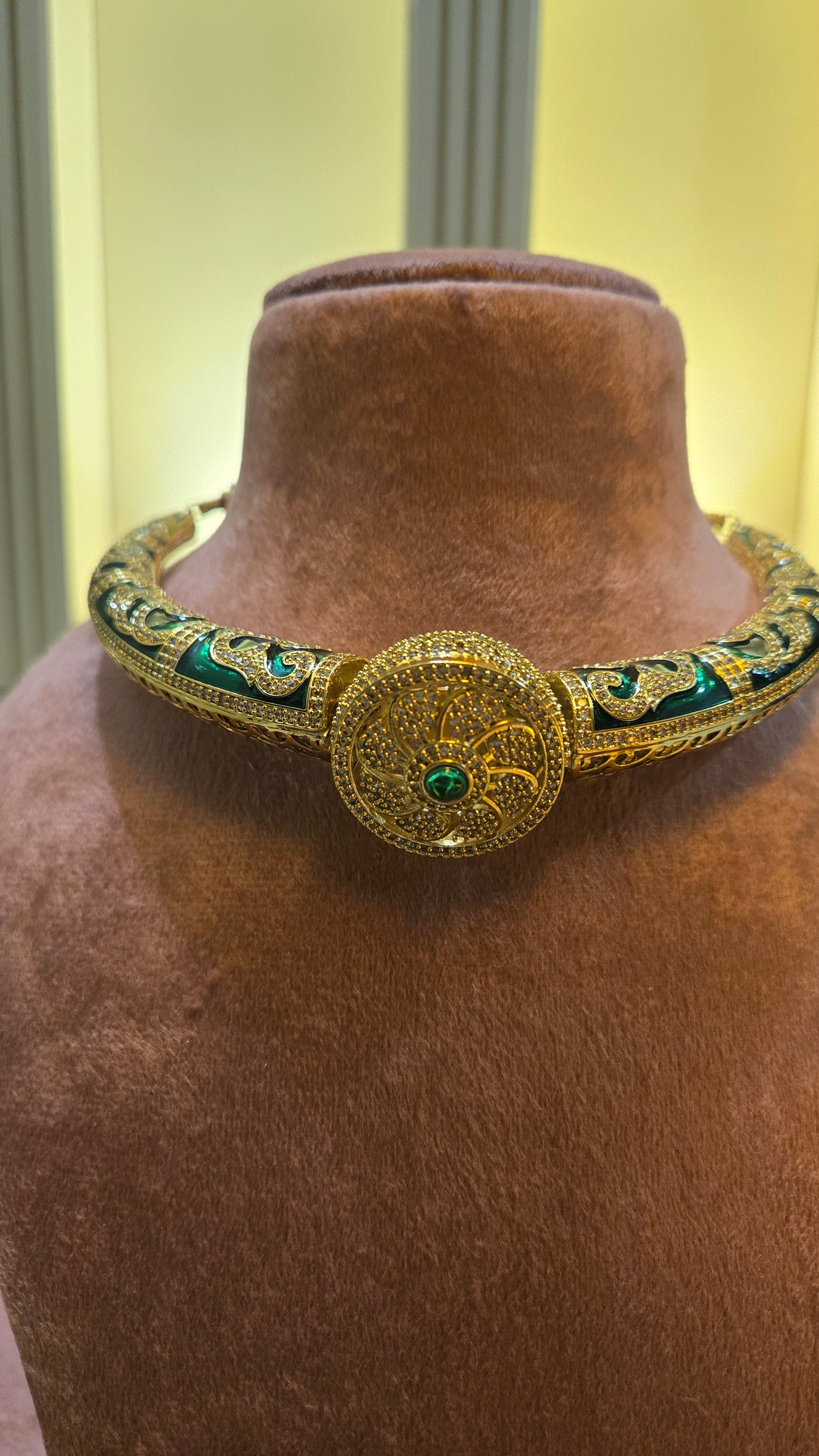 Emerald Antique Gold Hasli Set