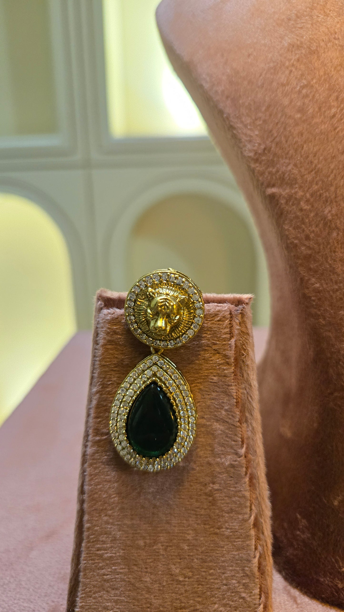 Regal Leo Statement Pendant – Emerald Edition