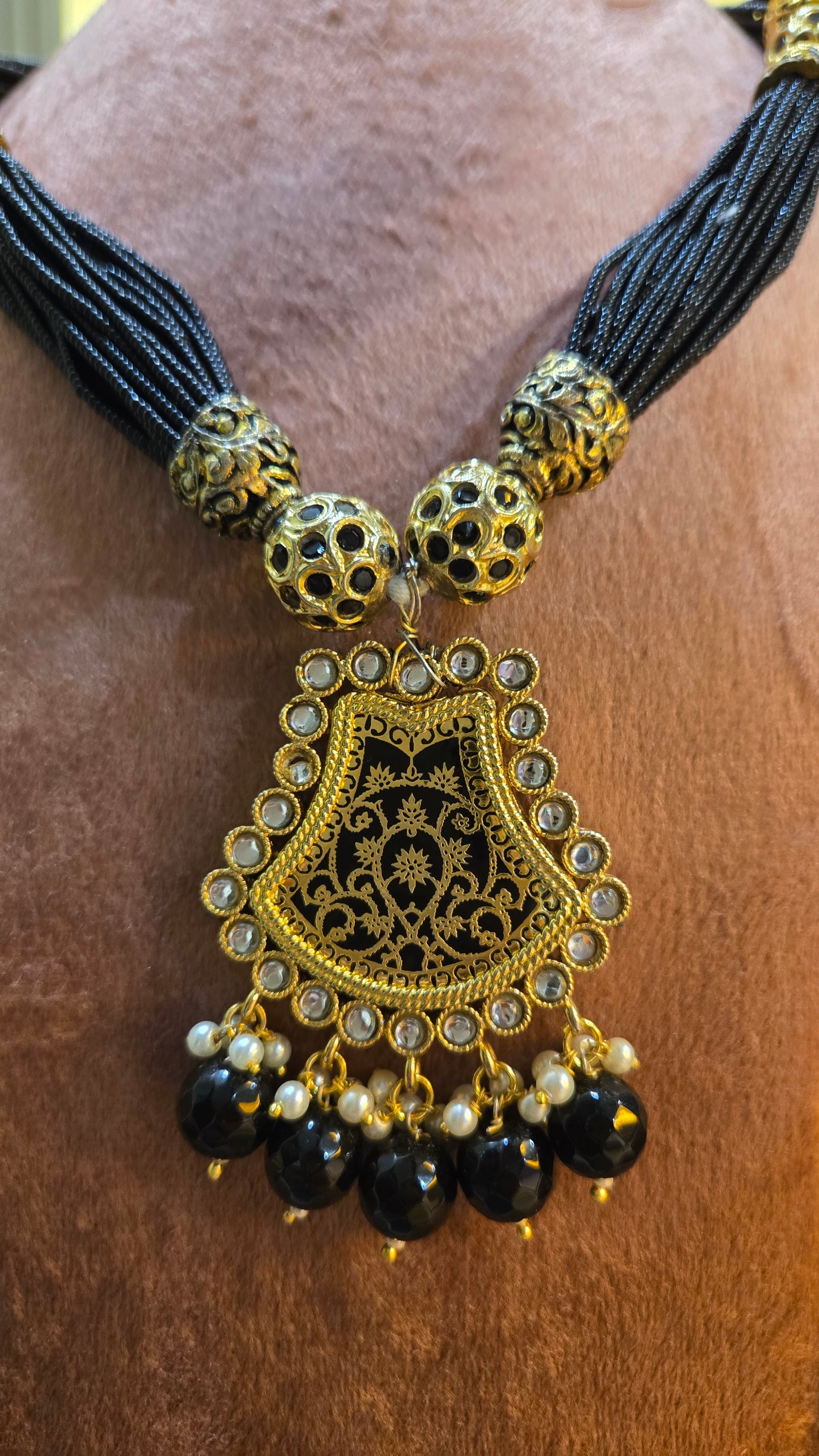 Royal Noir Antique Gold Necklace Set