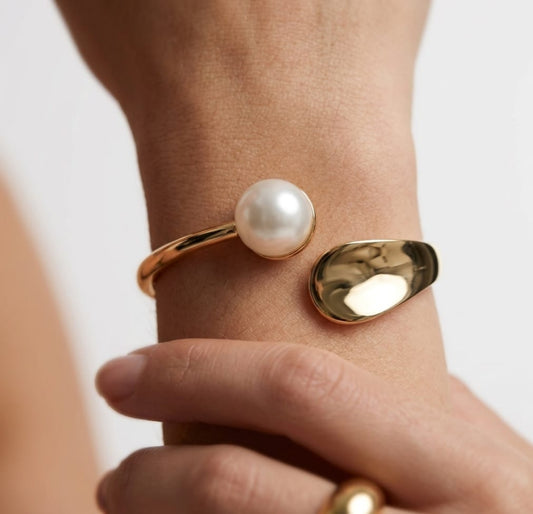 The NIRVAE Luminous Bypass Bracelet