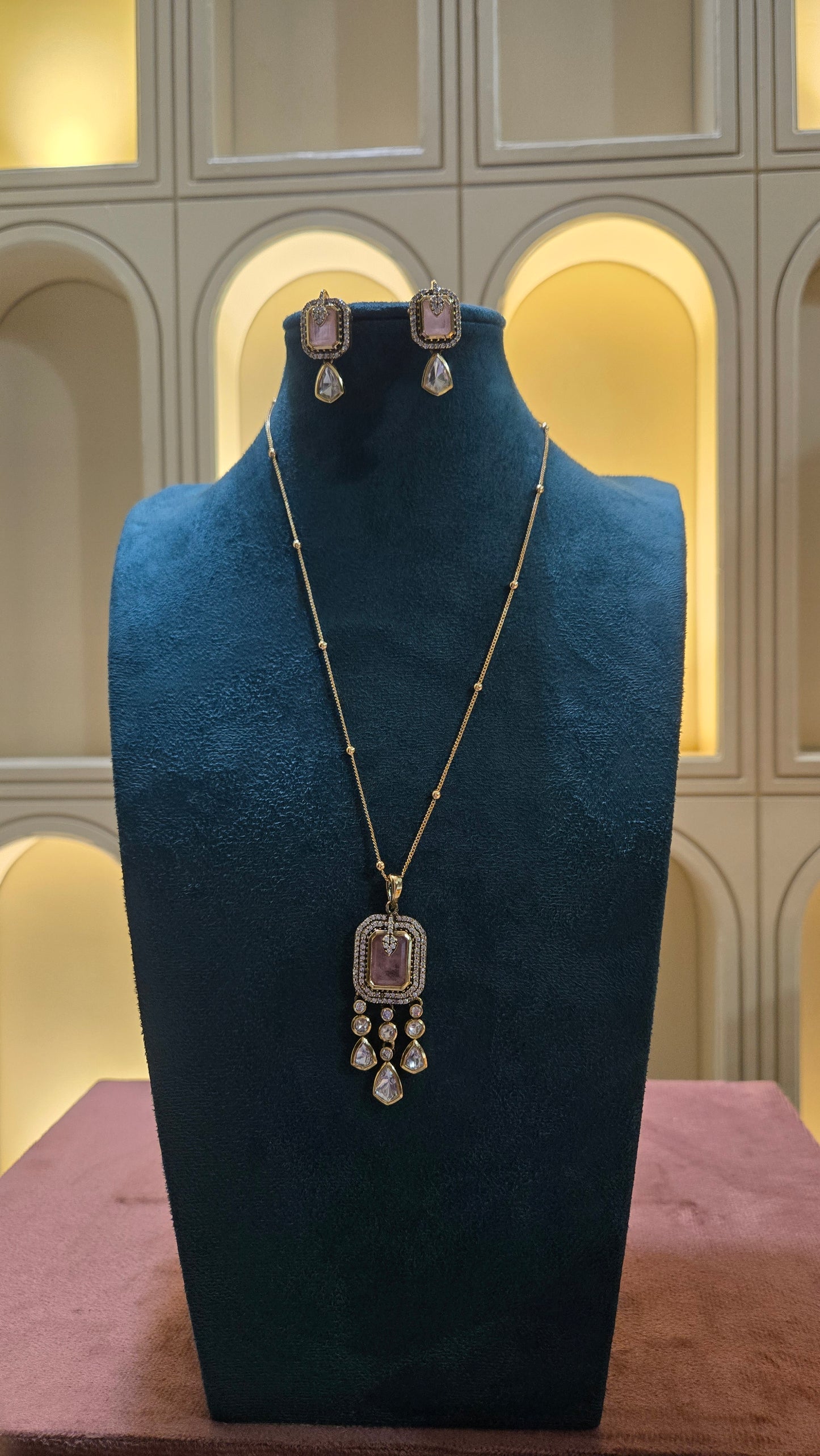 The Rose Noor Pendant Set
