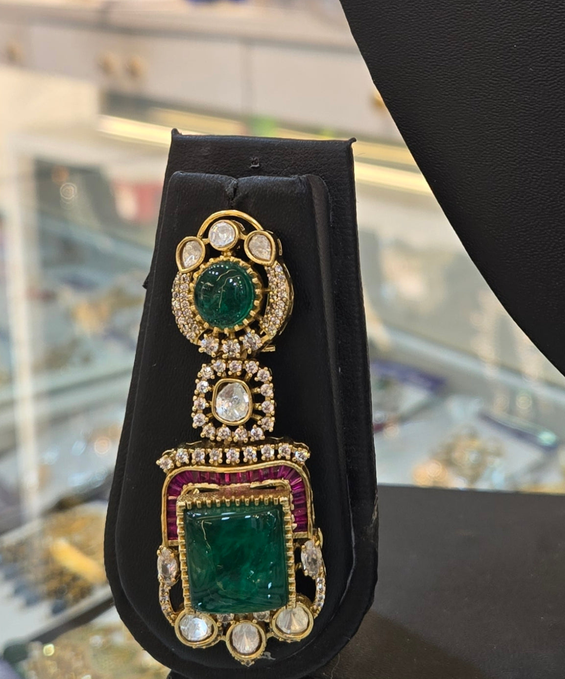The Emerald Empress Heritage Haar