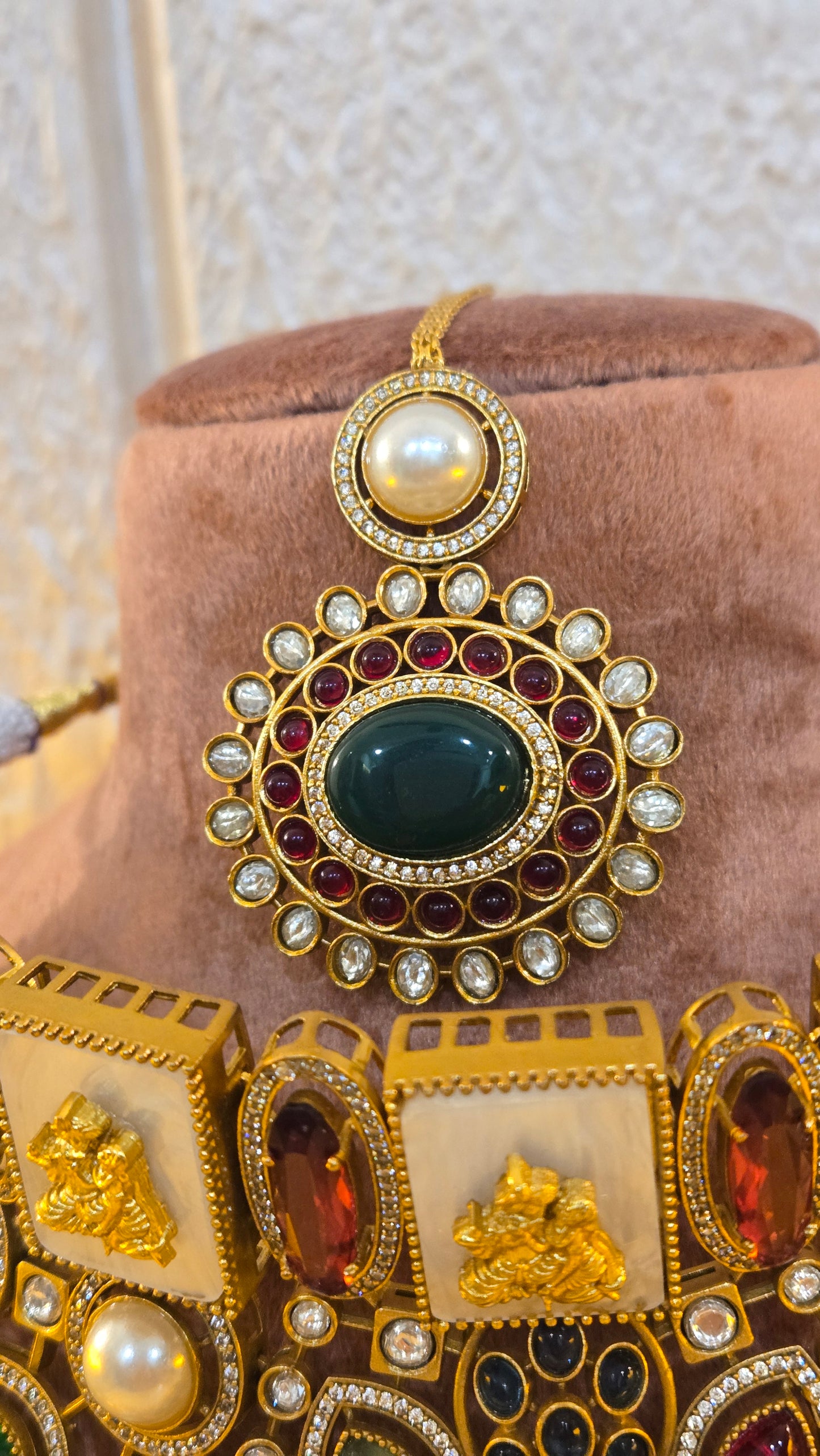 The Samragni Royal Choker Set