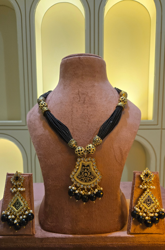 Royal Noir Antique Gold Necklace Set