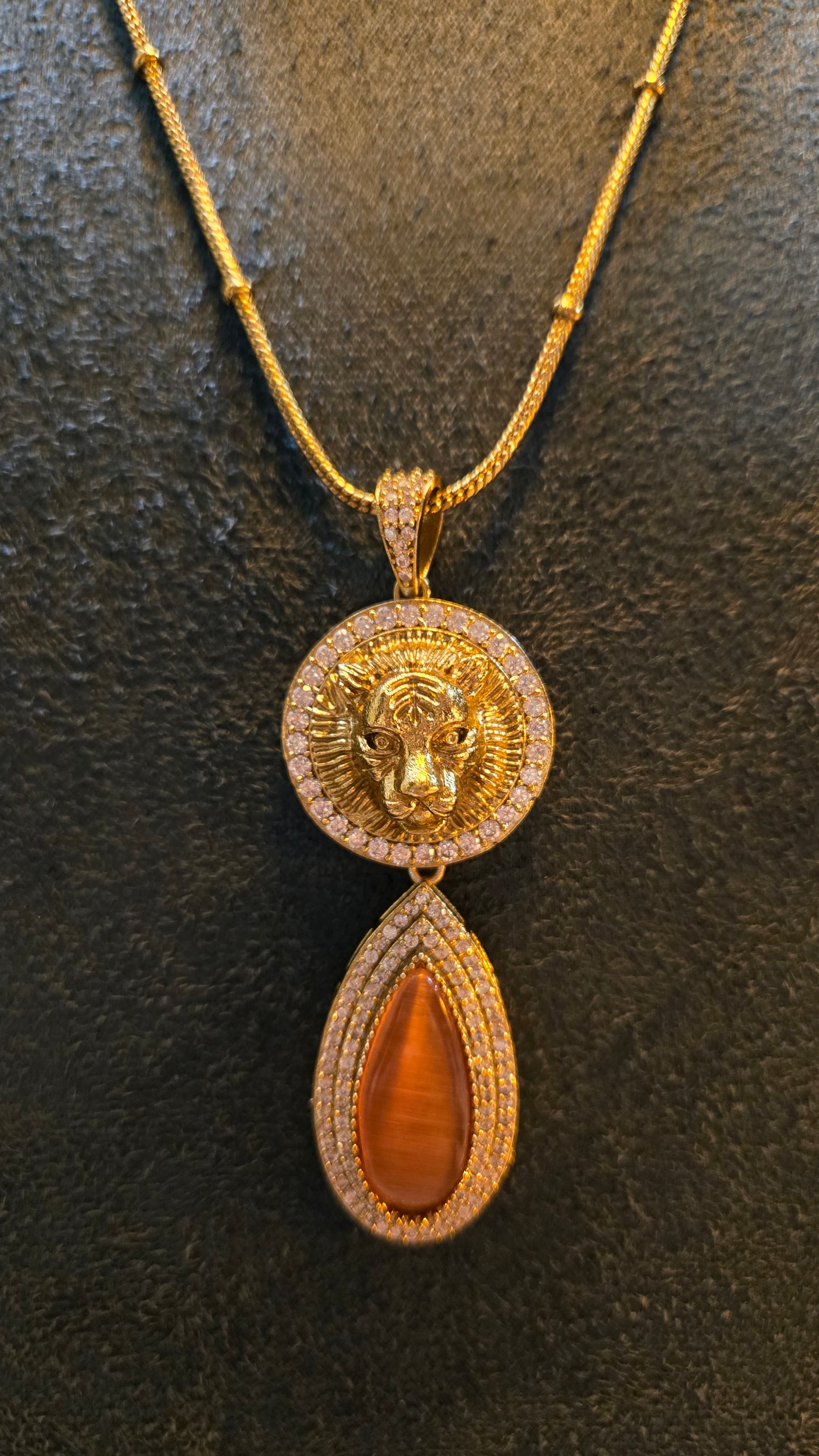 The Regal Leo Luxe Pendant Set – Amber Edition