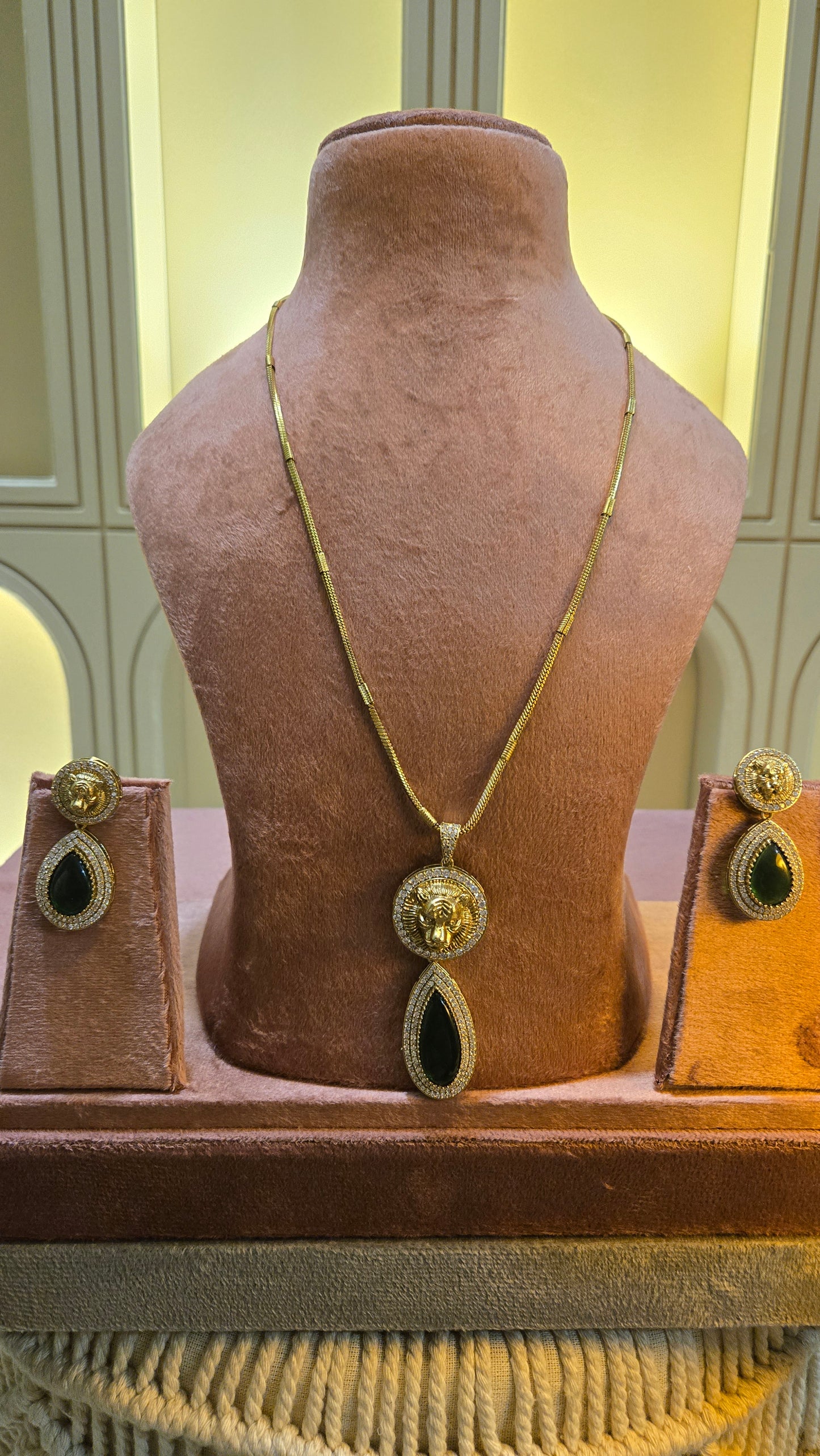 Regal Leo Statement Pendant – Emerald Edition