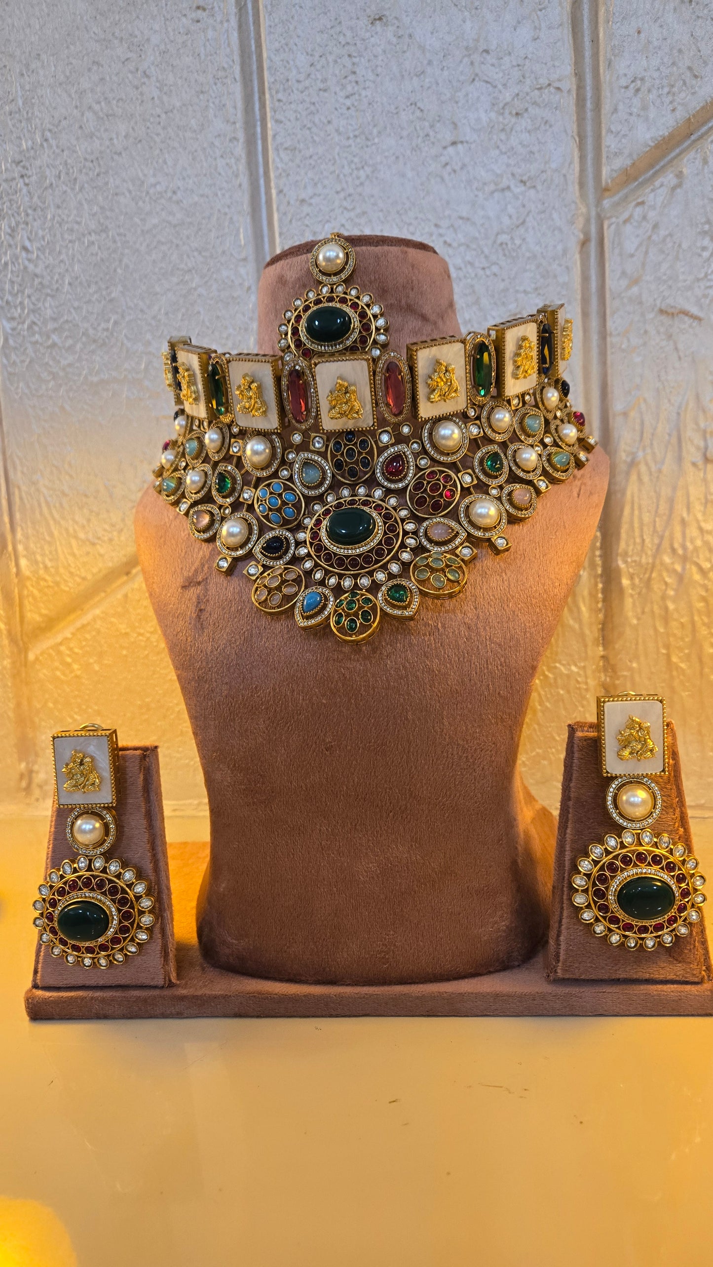 The Samragni Royal Choker Set