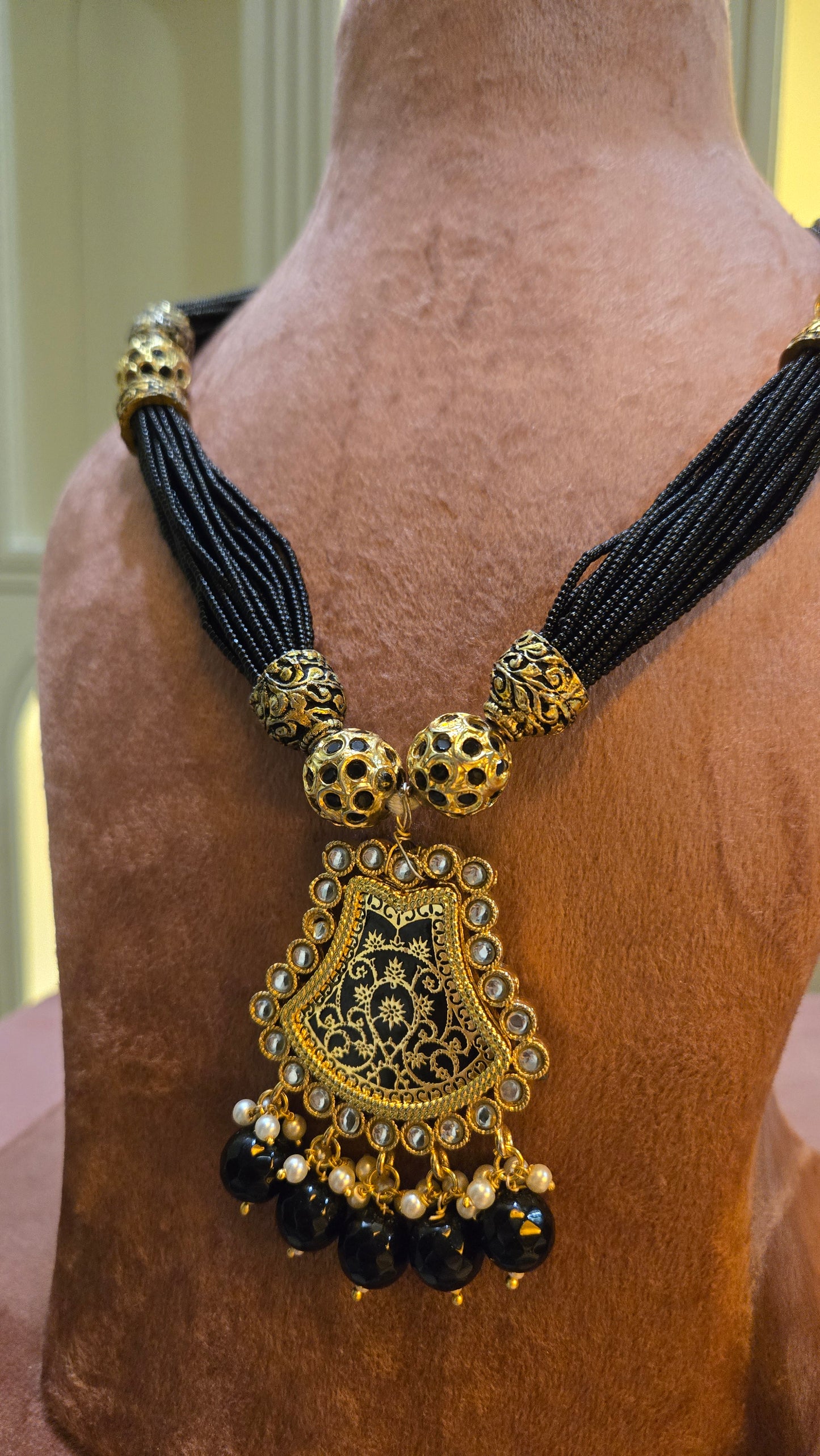 Royal Noir Antique Gold Necklace Set