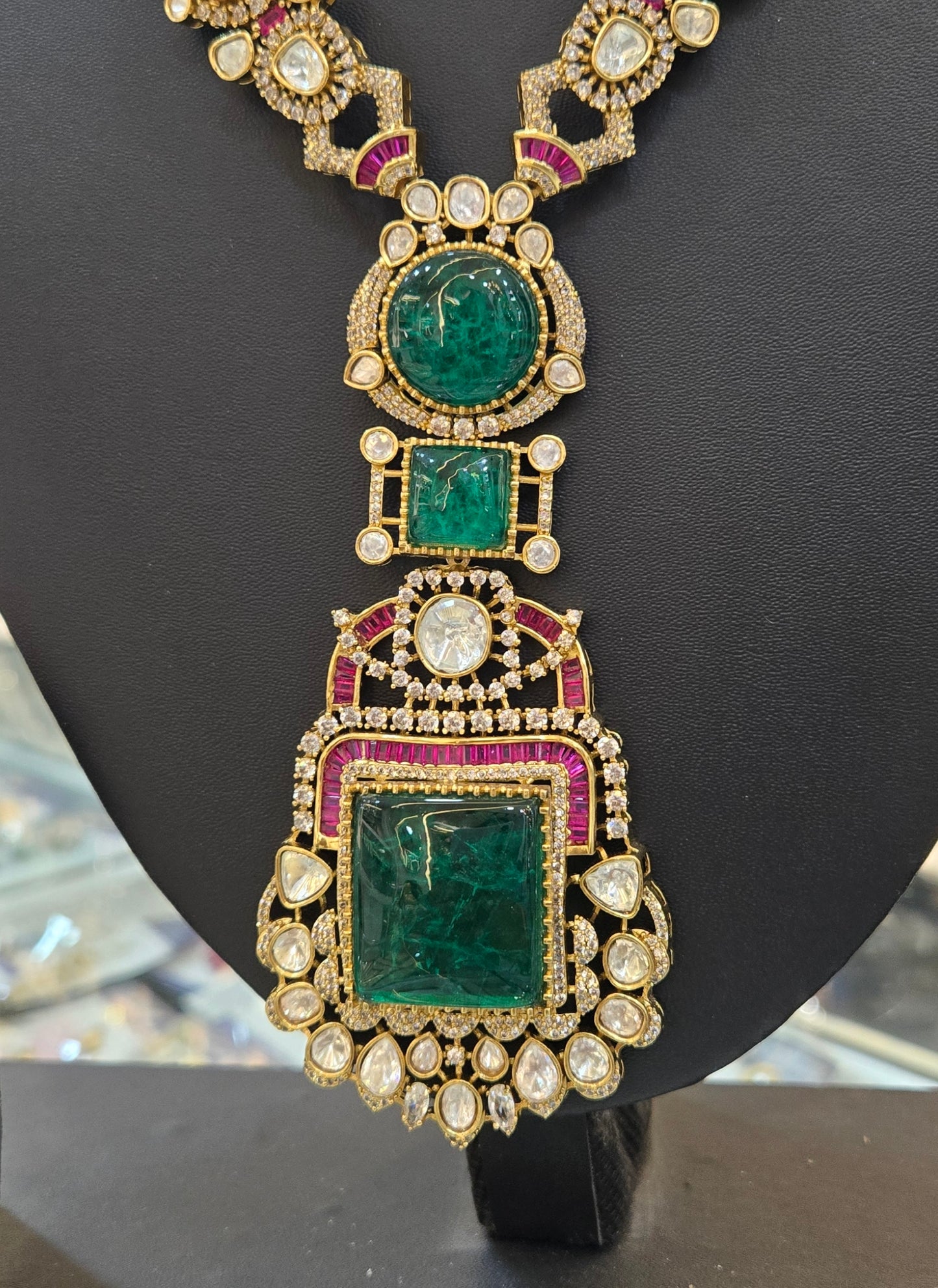 The Emerald Empress Heritage Haar