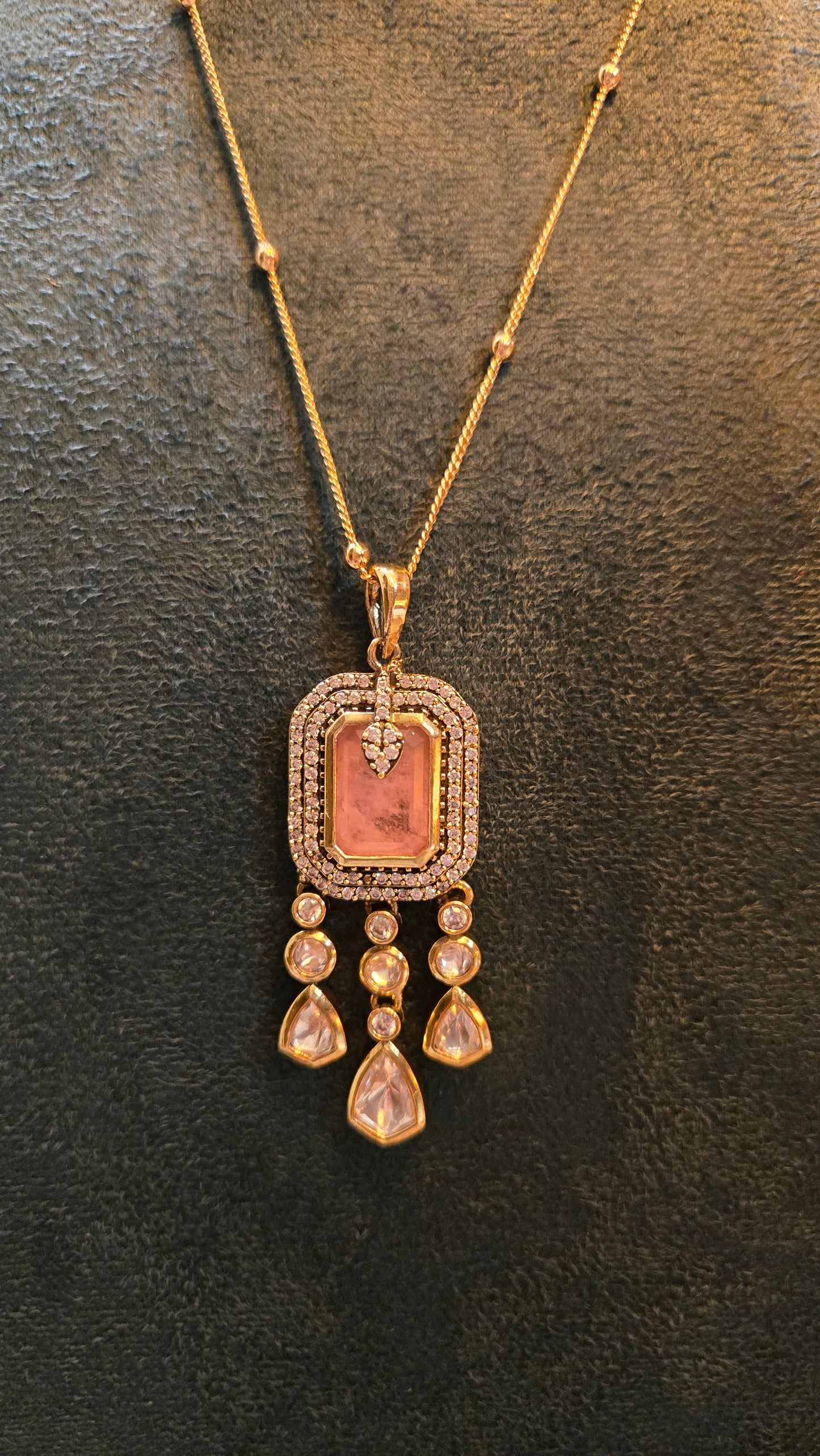 The Rose Noor Pendant Set